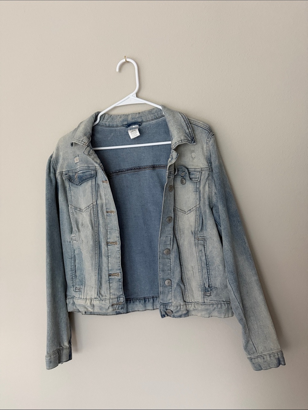 Light Wash Denim Jacket - Women’s Casual Jean Jacket